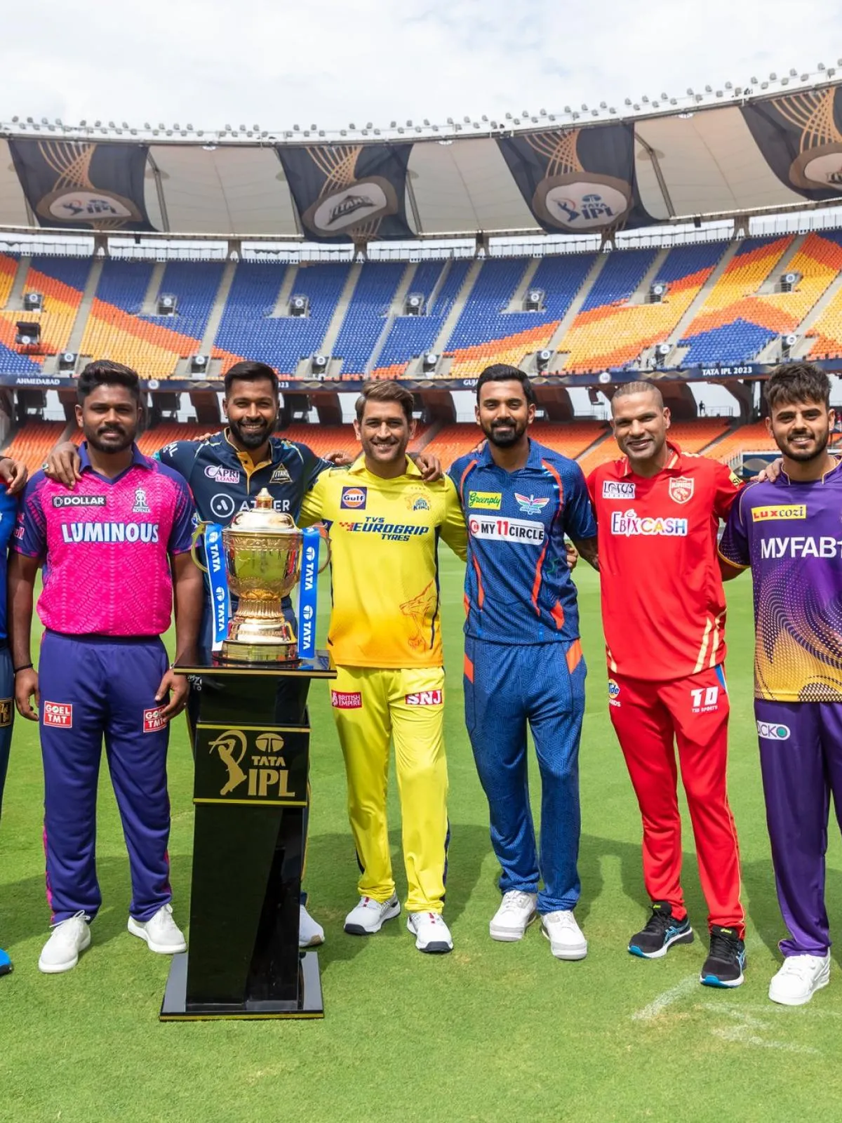 Cricket fielder taking spectacular catch